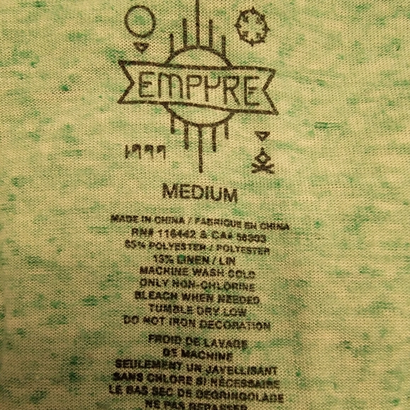 Empire mandella giraffe v-neck shirt size medium - Picture 7 of 7